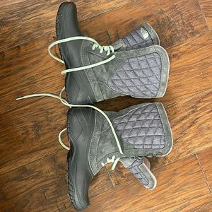 North Face Woman’s winter boots. Only worn three times.